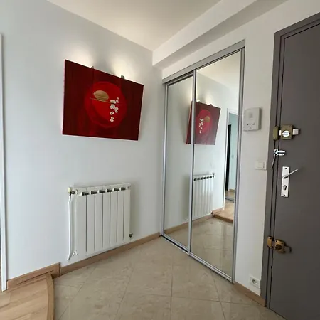 Appt 4 Pers, Centre-ville à Pieds, 300m, Aperçu Mer, Très Calme Parking Privé, Possibilité Garage Et Location Vélos électriques Appartamento Royan