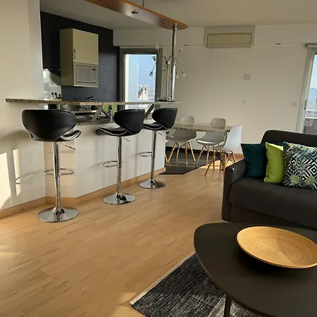 Appt 4 Pers, Centre-ville à Pieds, 300m, Aperçu Mer, Très Calme Parking Privé, Possibilité Garage Et Location Vélos électriques Appartamento *