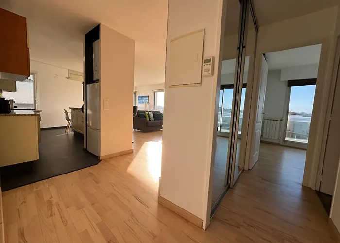 Appt 4 Pers, Centre-ville A Pieds, 300m, Apercu Mer, Tres Calme Parking Prive, Possibilite Garage Et Location Velos Electriques Royan