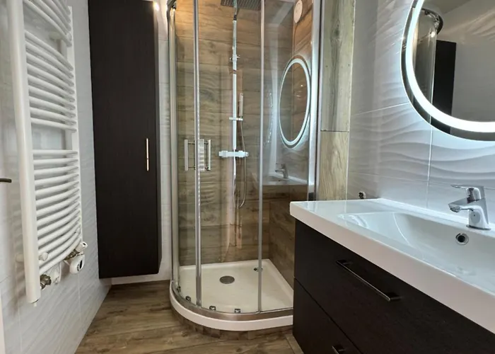 Appt 4 Pers, Centre-ville A Pieds, 300m, Apercu Mer, Tres Calme Parking Prive, Possibilite Garage Et Location Velos Electriques * Royan