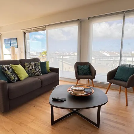 Apartment Appt 4 Pers, Centre-ville A Pieds, 300m, Apercu Mer, Tres Calme Parking Prive, Possibilite Garage Et Location Velos Electriques *