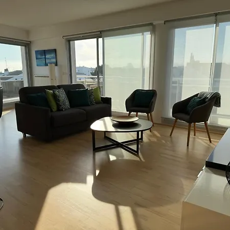 Apartment Appt 4 Pers, Centre-ville A Pieds, 300m, Apercu Mer, Tres Calme Parking Prive, Possibilite Garage Et Location Velos Electriques