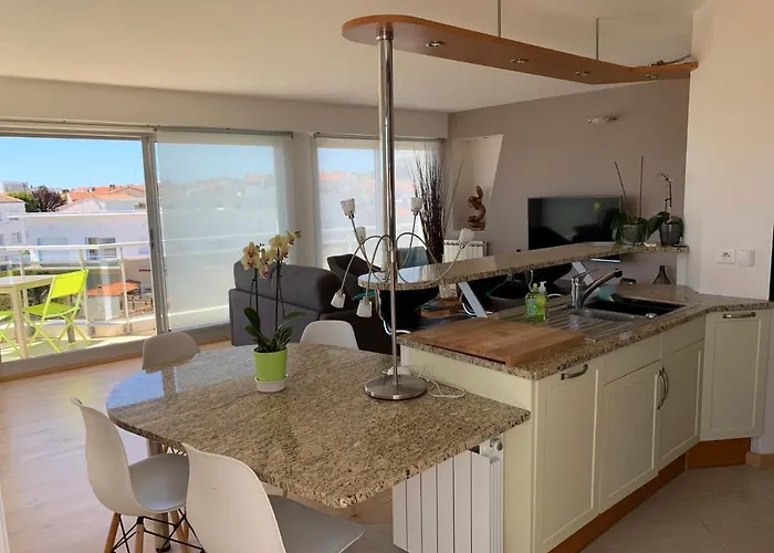 Appt 4 Pers, Centre-ville A Pieds, 300m, Apercu Mer, Tres Calme Parking Prive, Possibilite Garage Et Location Velos Electriques