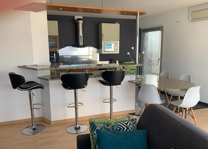 Appt 4 Pers, Centre-ville A Pieds, 300m, Apercu Mer, Tres Calme Parking Prive, Possibilite Garage Et Location Velos Electriques *