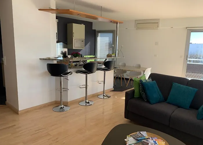 Apartment Appt 4 Pers, Centre-ville A Pieds, 300m, Apercu Mer, Tres Calme Parking Prive, Possibilite Garage Et Location Velos Electriques *