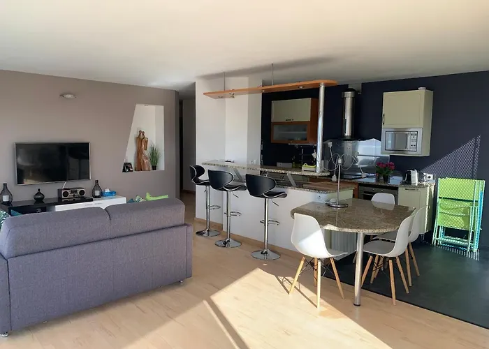 Appt 4 Pers, Centre-ville A Pieds, 300m, Apercu Mer, Tres Calme Parking Prive, Possibilite Garage Et Location Velos Electriques *