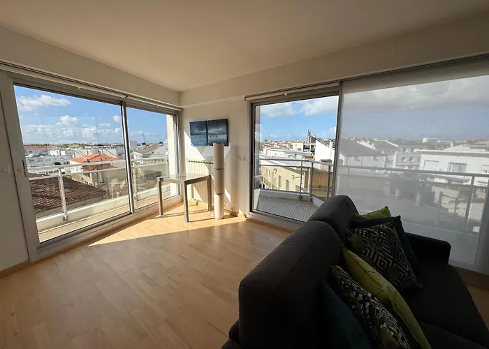 Appt 4 Pers, Centre-ville A Pieds, 300m, Apercu Mer, Tres Calme Parking Prive, Possibilite Garage Et Location Velos Electriques Apartmán *