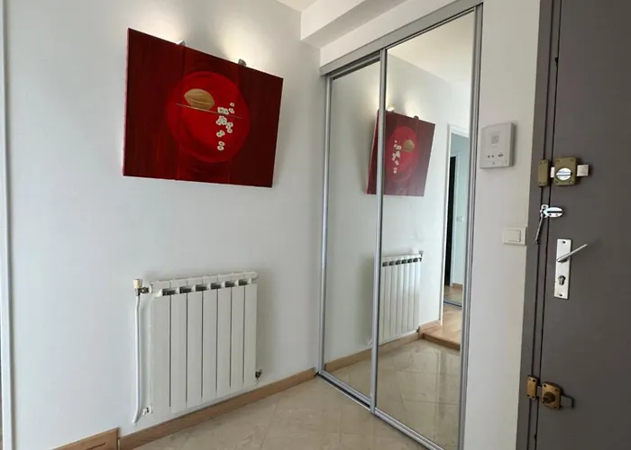 Appt 4 Pers, Centre-ville A Pieds, 300m, Apercu Mer, Tres Calme Parking Prive, Possibilite Garage Et Location Velos Electriques Apartment Royan