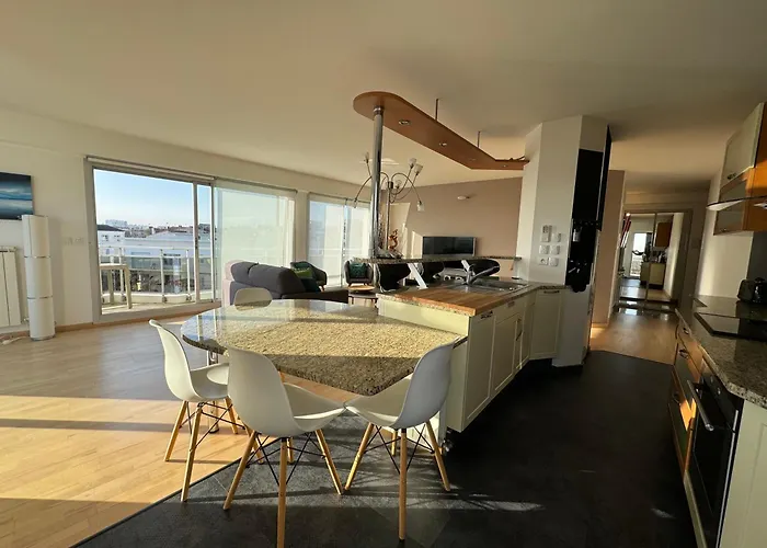 Appt 4 Pers, Centre-ville A Pieds, 300m, Apercu Mer, Tres Calme Parking Prive, Possibilite Garage Et Location Velos Electriques *